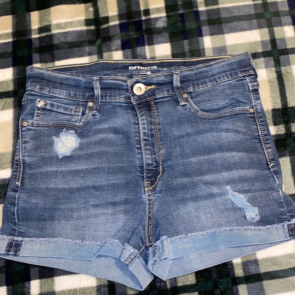 LEVI’S High Rise Shortie Distressed Denim Shorts - Picture 1 of 3